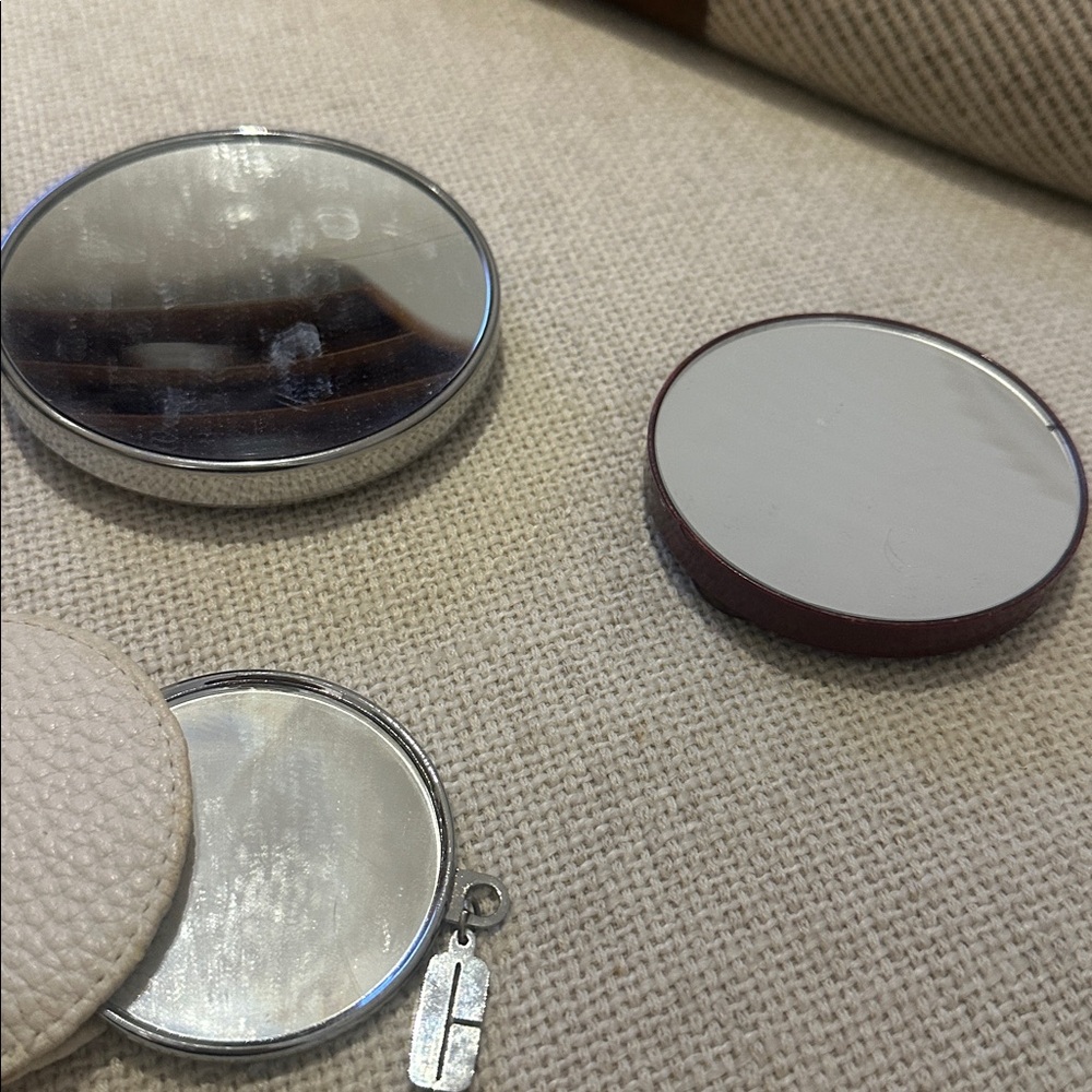 Round Compact Mirrors Set - Picture 3 of 3